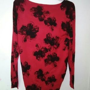 A red and black flower top